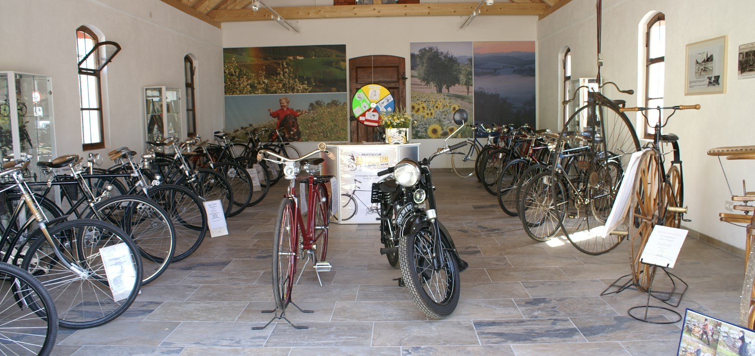 Fahrrad-Museum-Ausflugsziel, Oldtimer-Traktoren, Schulklassen-Führungen, günstiger Gruppen-Ausflug, Emaille-Schilder-Ausstellung, E-Tankstelle, historisches Feuerwehrgebäude