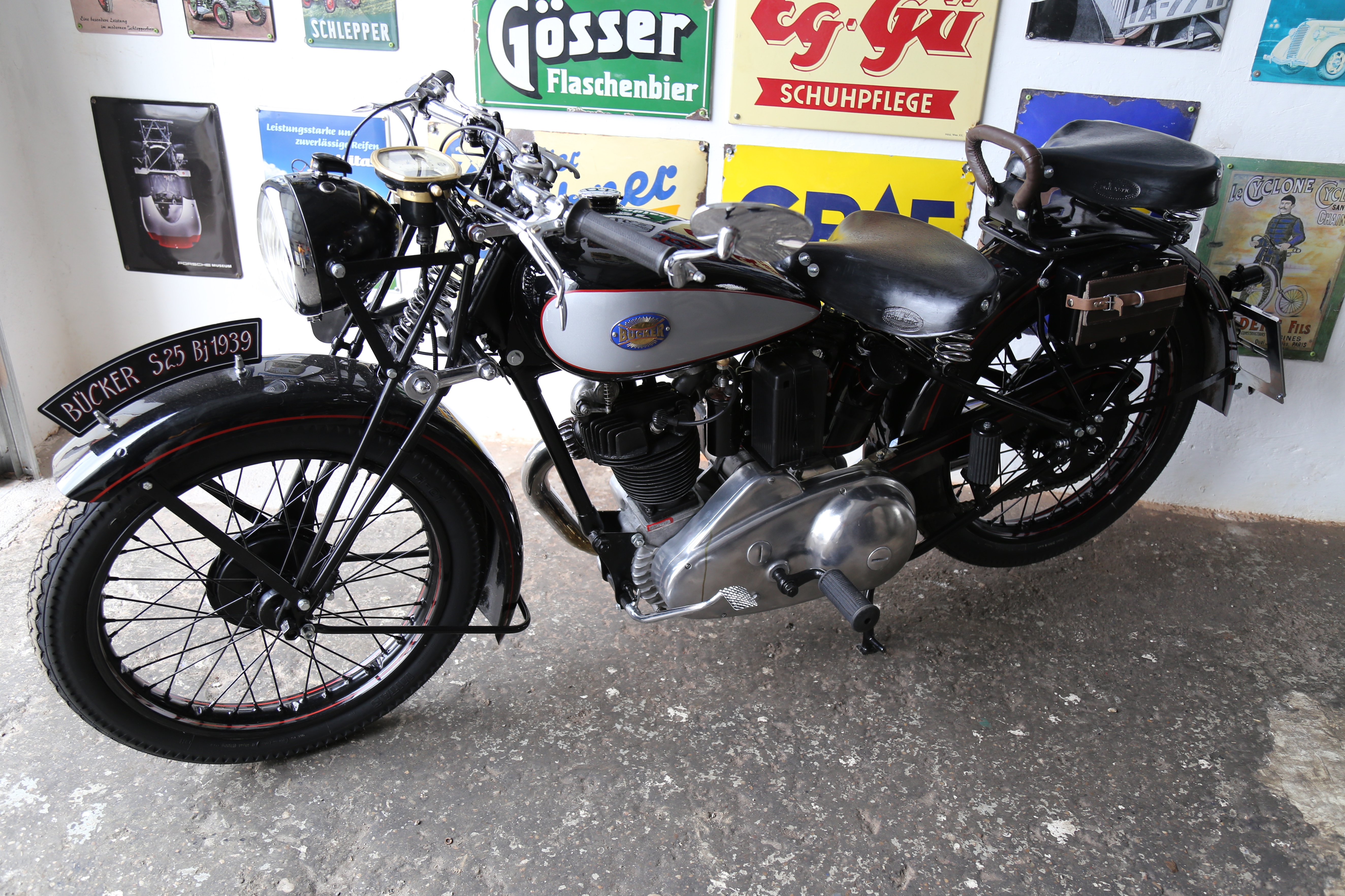 Fahrrad-Museum-Ausflugsziel, Oldtimer-Traktoren, Schulklassen-Führungen, günstiger Gruppen-Ausflug, Emaille-Schilder-Ausstellung, E-Tankstelle, historisches Feuerwehrgebäude