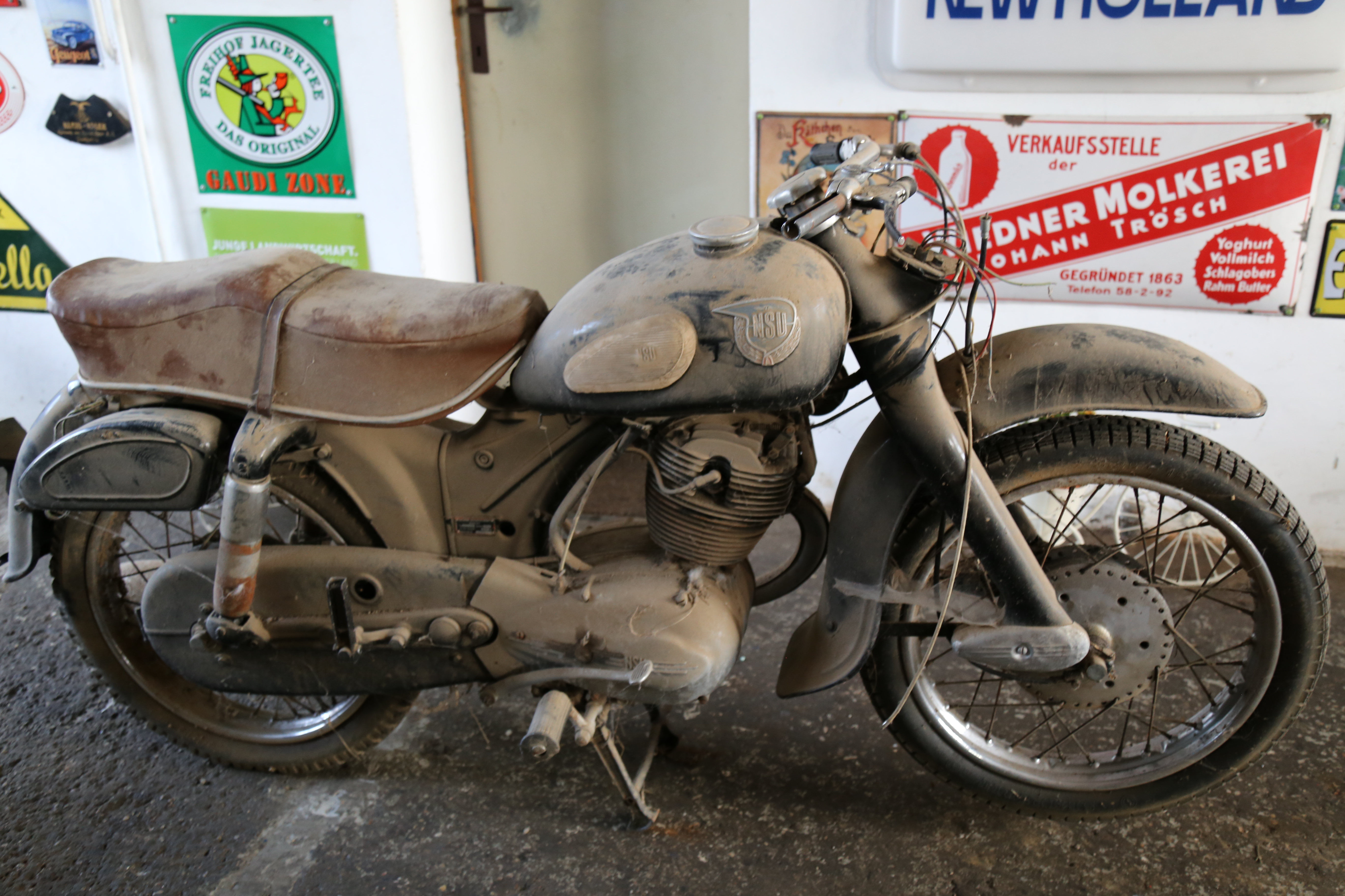 Fahrrad-Museum-Ausflugsziel, Oldtimer-Traktoren, Schulklassen-Führungen, günstiger Gruppen-Ausflug, Emaille-Schilder-Ausstellung, E-Tankstelle, historisches Feuerwehrgebäude